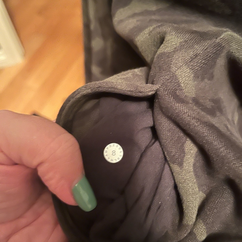 lululemon athletica Scuba Hoodie US8 Green Camouflage - Picture 9 of 9